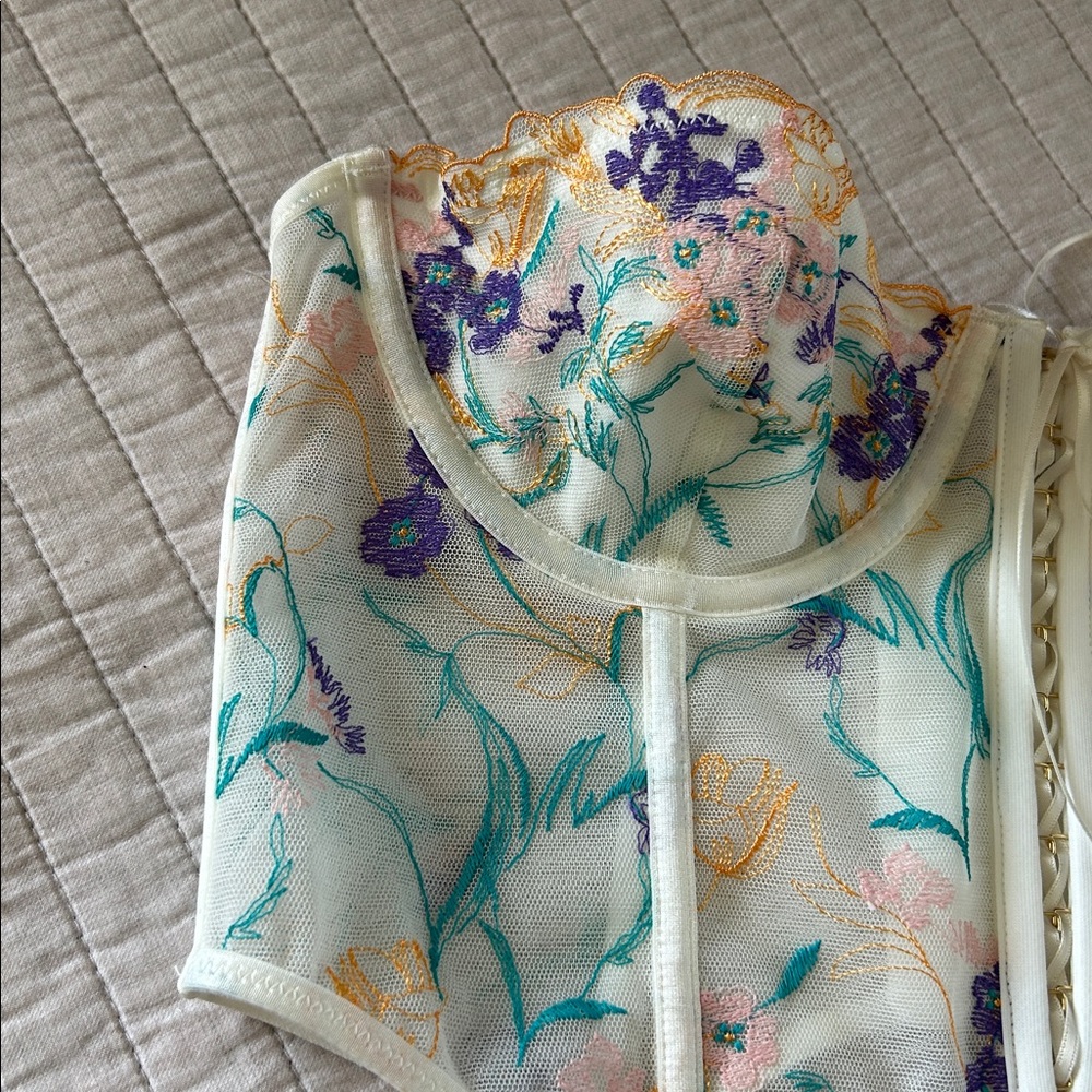 Urban outfitters Flora Embroidered Bustier corset In White Multi M - Picture 4 of 15